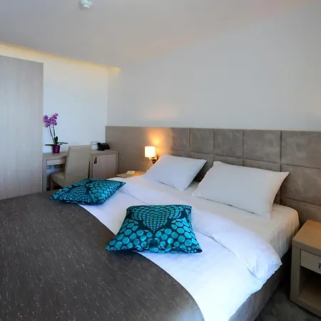 亚得里亚海2号大酒店 3*